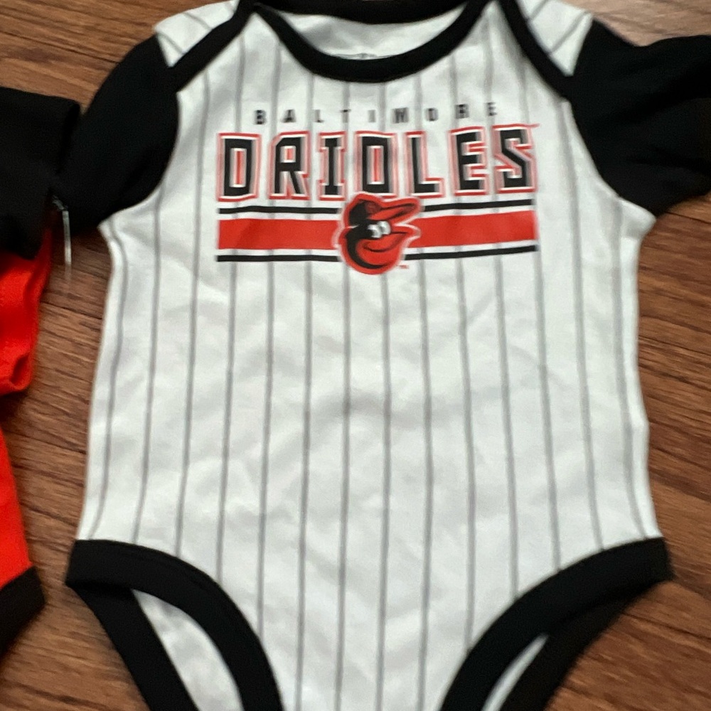 NWT Baltimore Orioles Baby Bodysuit Set - Black and Orange - Picture 5 of 5